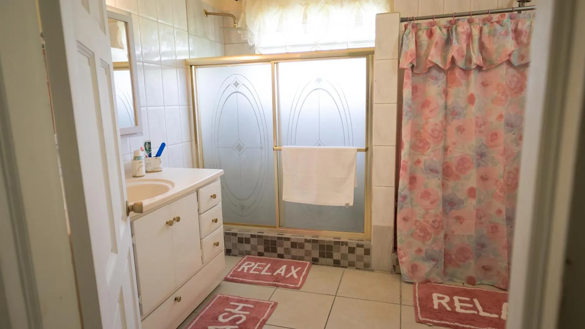 Golden Vale Escape Apartment Ribishi